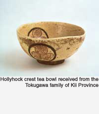 Hollyhock crest tea bowl