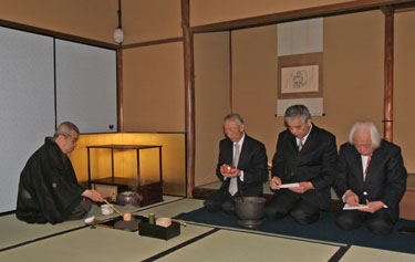 表千家不審菴：平成20年初釜にて(正客が九條氏)