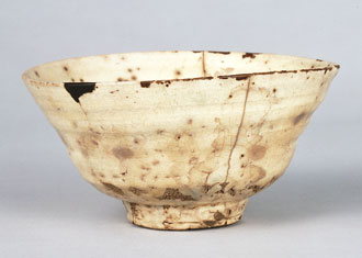 表千家不審菴：雨漏堅手茶碗 朝鮮時代 重要文化財 根津美術館蔵